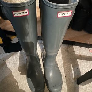 HUNTER rain boots with fleece insert. Size 9